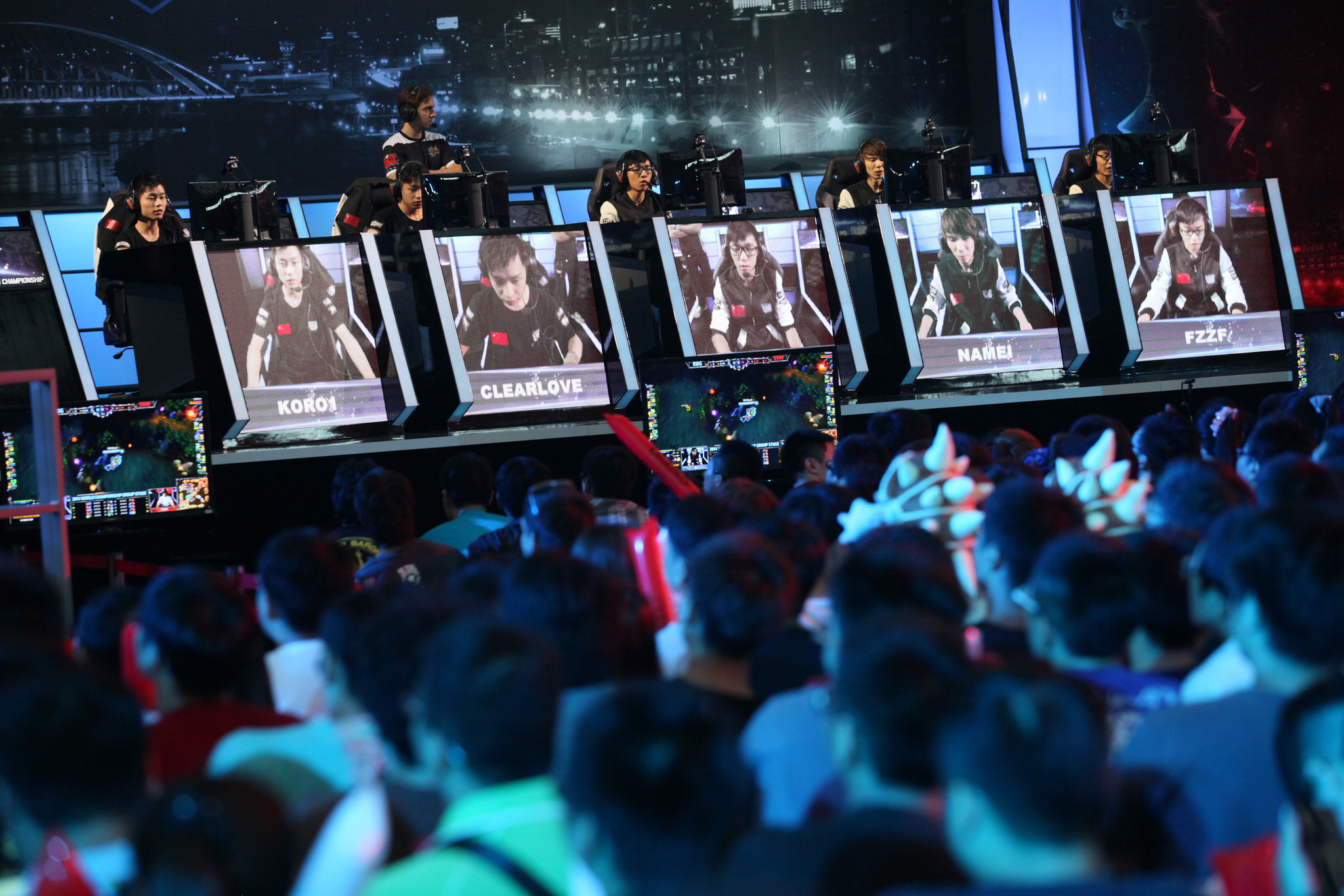 LPL垃圾话引爆赛前互动：AL战队爱笑遭调侃，北川小丑鼻整活，Bin放话冠军留中国